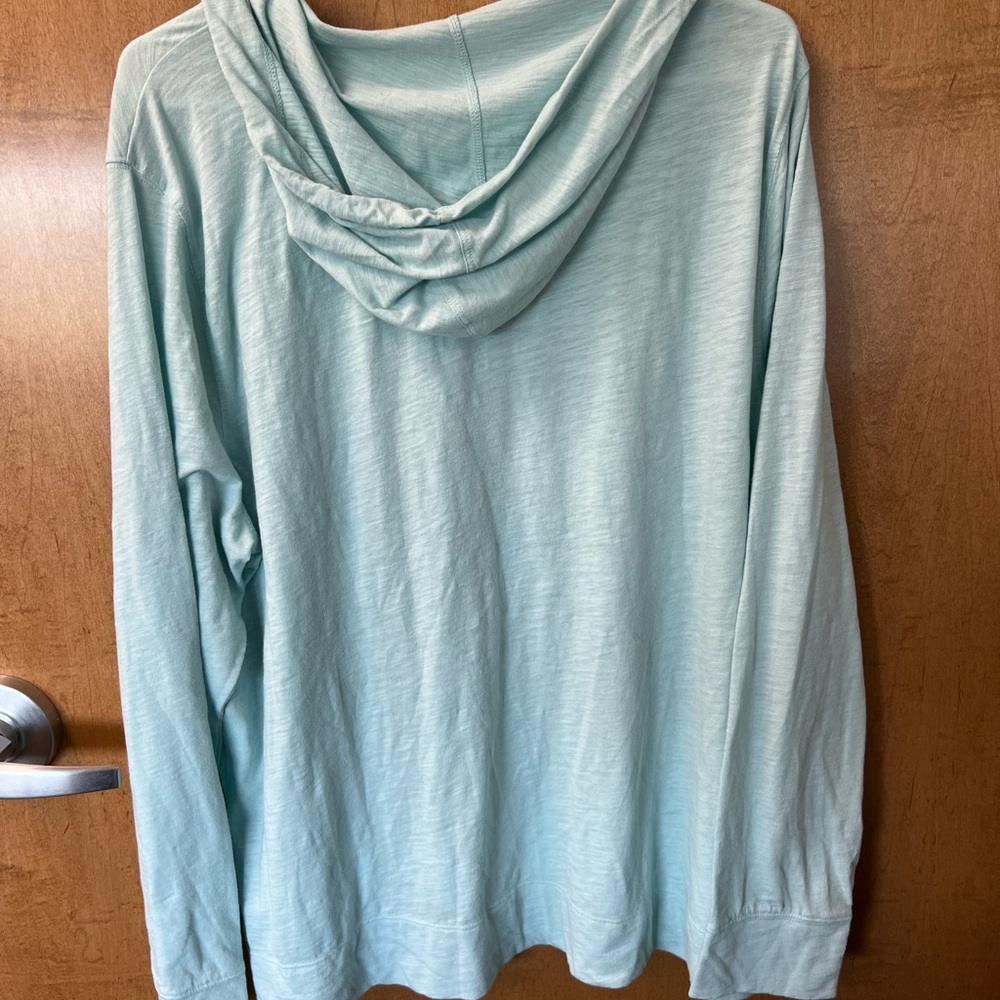 Old Navy hooded lightweight long sleeve - Picture 3 of 4